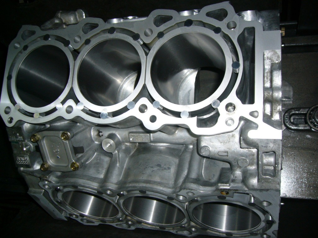 JUN MACHINE SHOP Inside JUN Machine shop VQ35ブロック上面補強